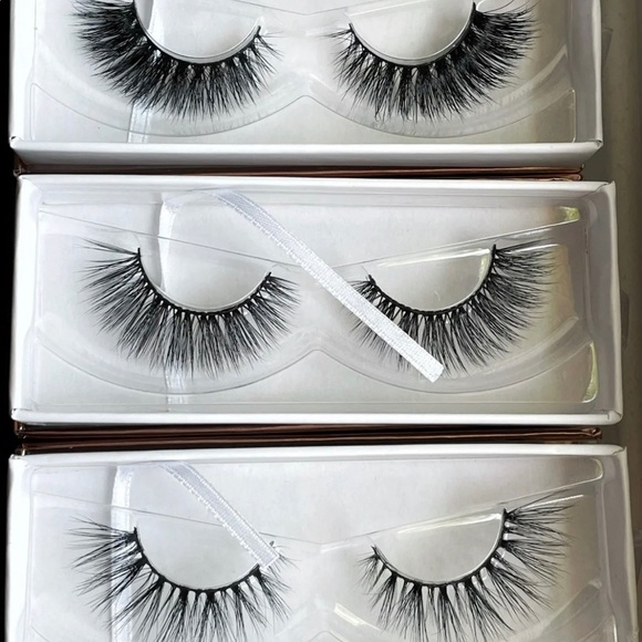 🆕 Lot of 3- Flirtacious Looks And Lashes- Reusable! - Picture 3 of 4